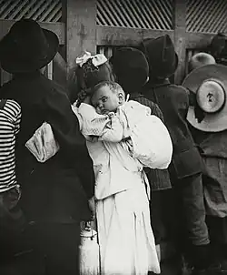 Z knížky Damals in Wien. Menschen um die Jahrhundertwende Photographien von Emil MayerDamals in Wien. Menschen um die Jahrhundertwende Photographien von Emil Mayer. 1905-1914