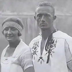 Manželé Pecháčkovi ve cvičebním sokolském úboru