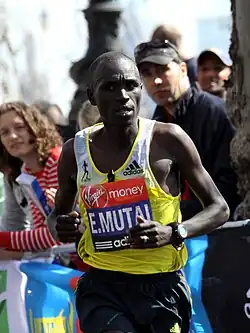 Emmanuel Mutai (21. dubna 2013)