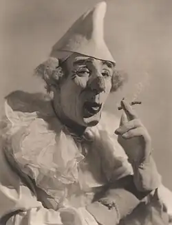 Entr'acte, 1930–1940