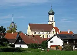 Pohled na obec Eresing a farní kostel svatého Oldřicha Augsburského