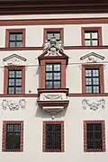 Barokní ostění oken na průčelí místodržitelského úřadu někdejšího mohučského kurfiřtství v Erfurtu, Německo