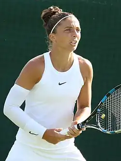 Sara Erraniová v kvalifikaci Wimbledonu 2022
