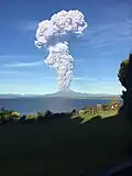 Počátek erupce chilského stratovulkánu Calbuco 22. dubna 2015