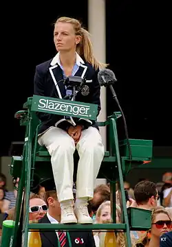 Asderakiová řídí utkání prvního kola Wimbledonu 2011 mezi Andújarem a Sweetingem