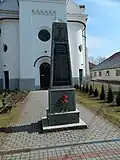 Památník obětem I. světové války před kostelem