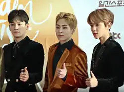 EXO-CBX na Golden Disk Awards 2017 zleva: Chen, Xiumin, Baekhjon