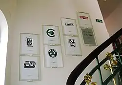 Pohled do stálé expozice český grafický symbol, logotyp a značka