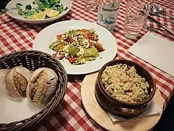 Fërgesë dhe Tavë me oriz