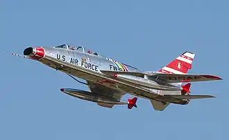Dvoumístný F-100F Super Sabre v roce 2015