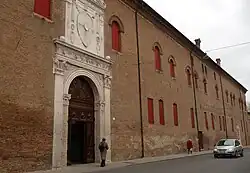 Palazzo Schifanoia, hlavní vchod