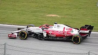 Kimi Räikkönen řídící vůz C41 při Grand Prix Rakouska 2021.