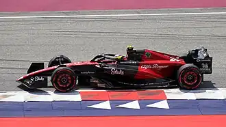 Čou Kuan-jü řídící vůz C43 při Grand Prix Rakouska 2023.