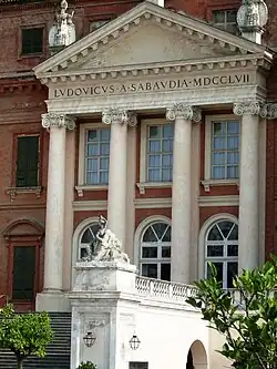 Prothyron s velkým schodištěm a sfingami (18. století)