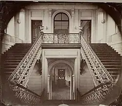 Velké schodiště, Jabłonowski Palace, Varšava, fotografie na albuminovém papíru, 1870