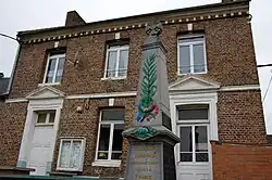 radnice a památník padlých