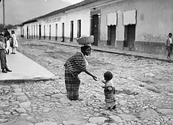 Familia Antigua, 1915