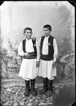 Chlapci v kroji, Srbsko