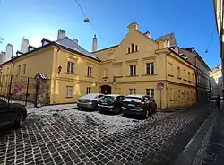 Fara a bývalá škola u sv. Michala V Jirchářích