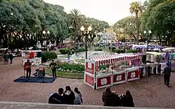 Trh na náměstí Plaza Mitre