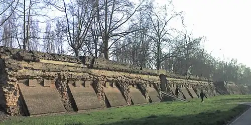 Renesanční cihlové hradby