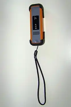 Malý popruh sloužící k zavěšení za ruku