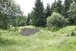 Základy domů ze zaniklé vsi