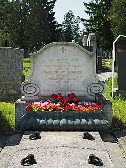Hroby sester Emilie Flöge, Helene Klimt a Pauline Flöge na vídeňském ústředním hřbitově