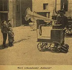 Flašinet nahrazený gramofonem (foto Světozor, 1907)