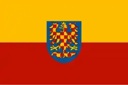 Podle odborníků barevně a vexilologicky nesprávná vlajka, neboť znak umístěný na vlajce odporuje pravidlům vexilologie.