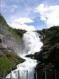 Vodopád u zastávky Kjosfossen