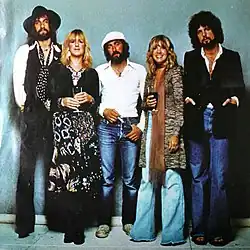Fleetwood Mac roku 1977. Zleva: Mick Fleetwood, Christine McVie, John McVie, Stevie Nicks a Lindsey Buckingham.