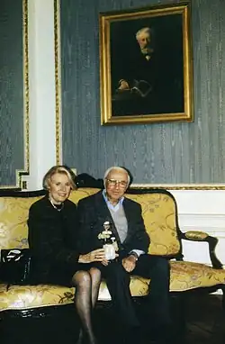 Richard Fleischer má ženu, která představuje figurku popeye námořníka, ve vlastním domě Julesa Verna na 2 rue Charles Dubois v Amiens.