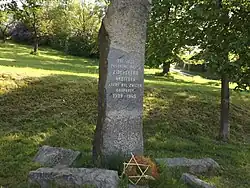 Památník na místě zničeného židovského hřbitova