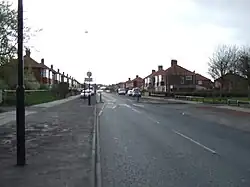 Silnice Fossway (A187) v blízkosti Milecastle 1, pohled na západ