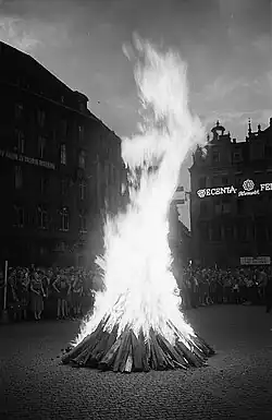 Táborový oheň, Lipsko, 1953