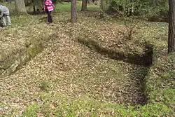 Ve skále vysekaný objekt