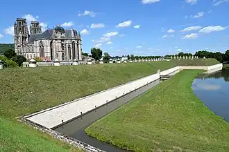 Nábřeží s katedrálou