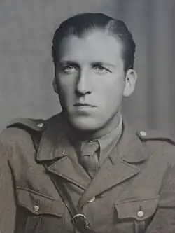 V uniformě krátce po nástupu do československé armády