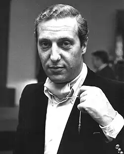 Frederick Forsyth (říjen 1972)