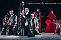 Pavel Rímský jako Esteban