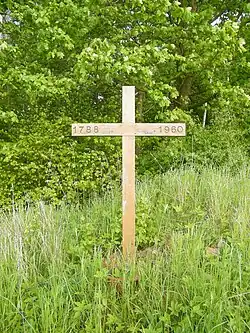 Dřevěný kříž připomínající kostel (2016)