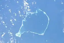 Atol Funafuti z vesmíru, největší ostrov Fongafale vpravo dole