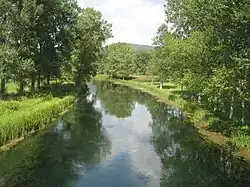 Řeka Gacka u vesnice Ličko Lešće