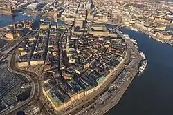 Letecký pohled na Gamla stan, jehož největší část tvoří ostrov Stadsholmen