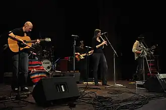 Garcia během dvojkoncertu s Druhou trávou Hradec Králové, 18. dubna 2009