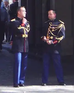 Šňůry na uniformě důstojníků Francouzské republikánské gardy