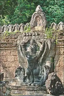 Garuda s nágy na reliéfu, chrám v kambodžském Angkoru