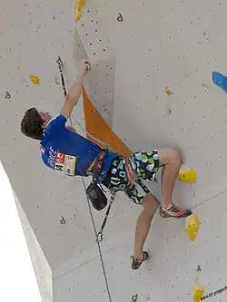 Gautier Supper v semifinále ME 2013 v lezení na obtížnost v Chamonix