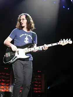 Geddy Lee se svým nástrojem Fender Jazz Bass